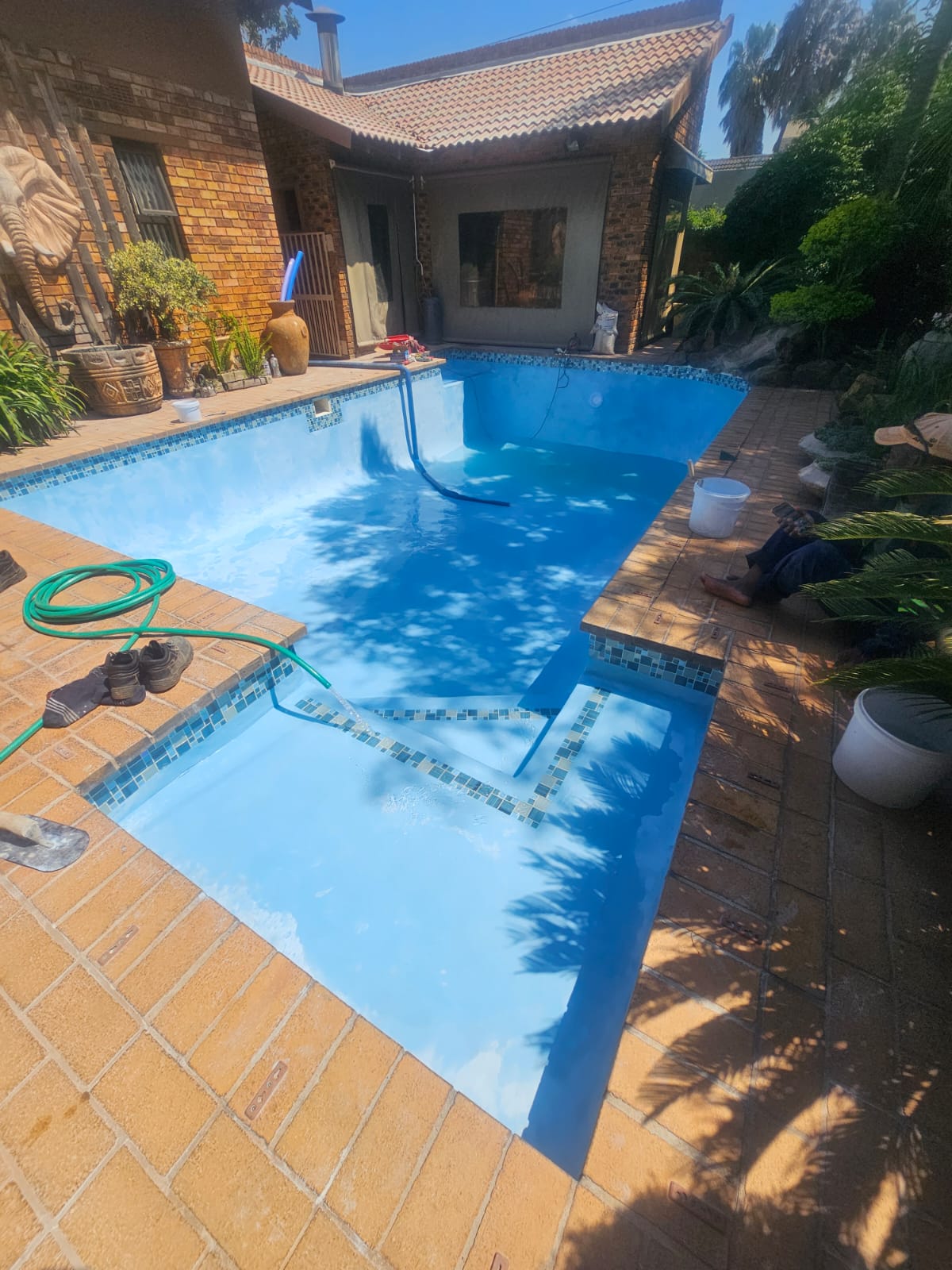 Marbelite renovation with new Glass Mosaics in Turquoise Ocean MIx