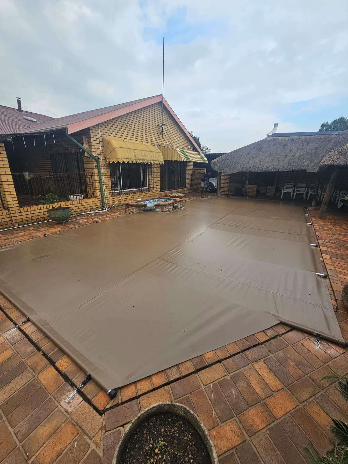 Pool Cover with Alliminium poles and ratchet system installed